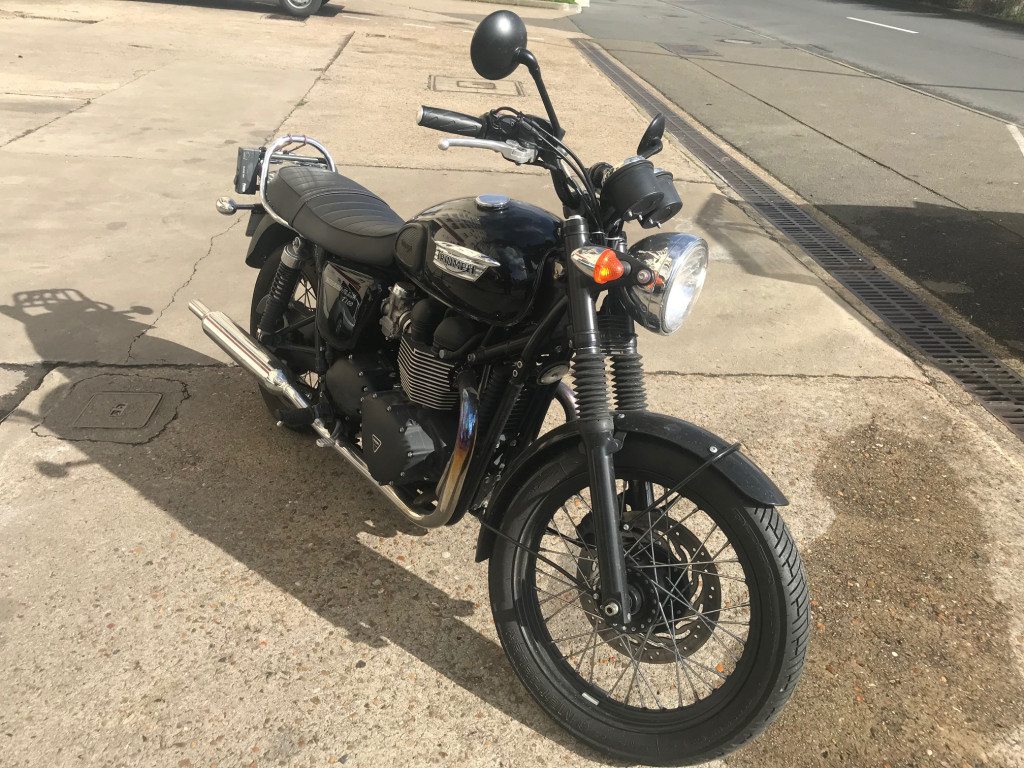 Triumph Bonneville T100 Black